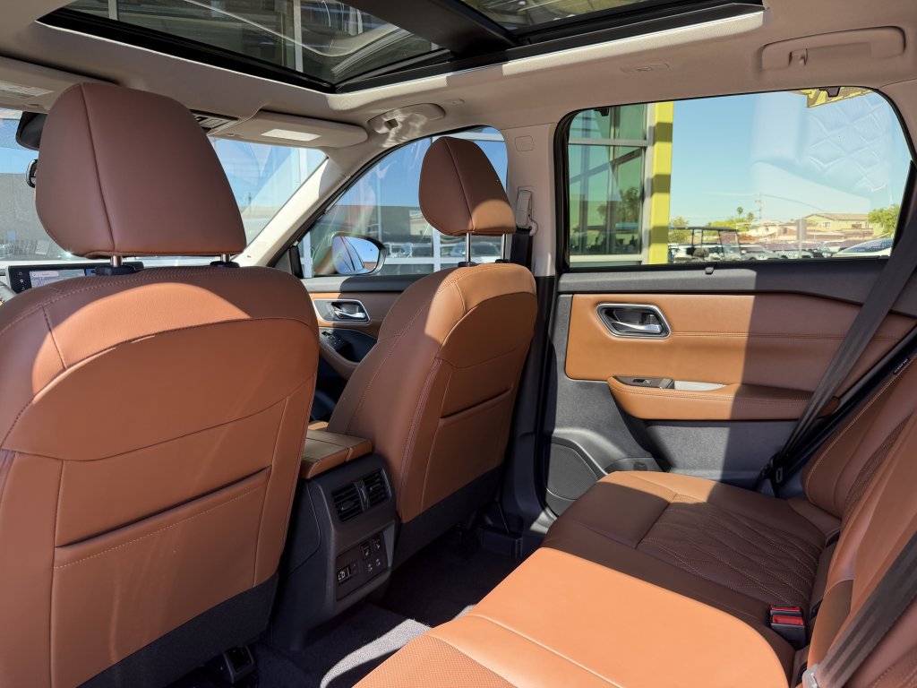 Used 2025 Nissan Rogue Platinum w/ Tech Package FWD image 35