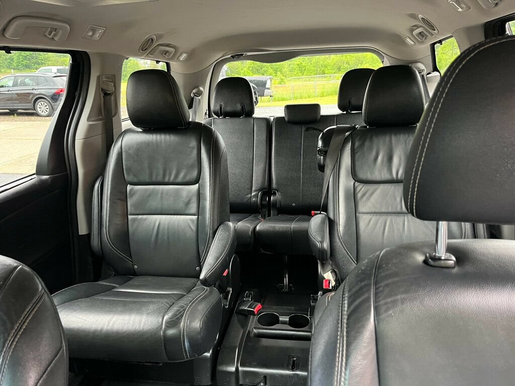 Used 2016 Toyota Sienna SE Premium FWD image 18