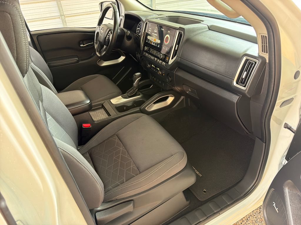 Used 2025 Nissan Frontier SV w/ SV Convenience Package RWD image 27