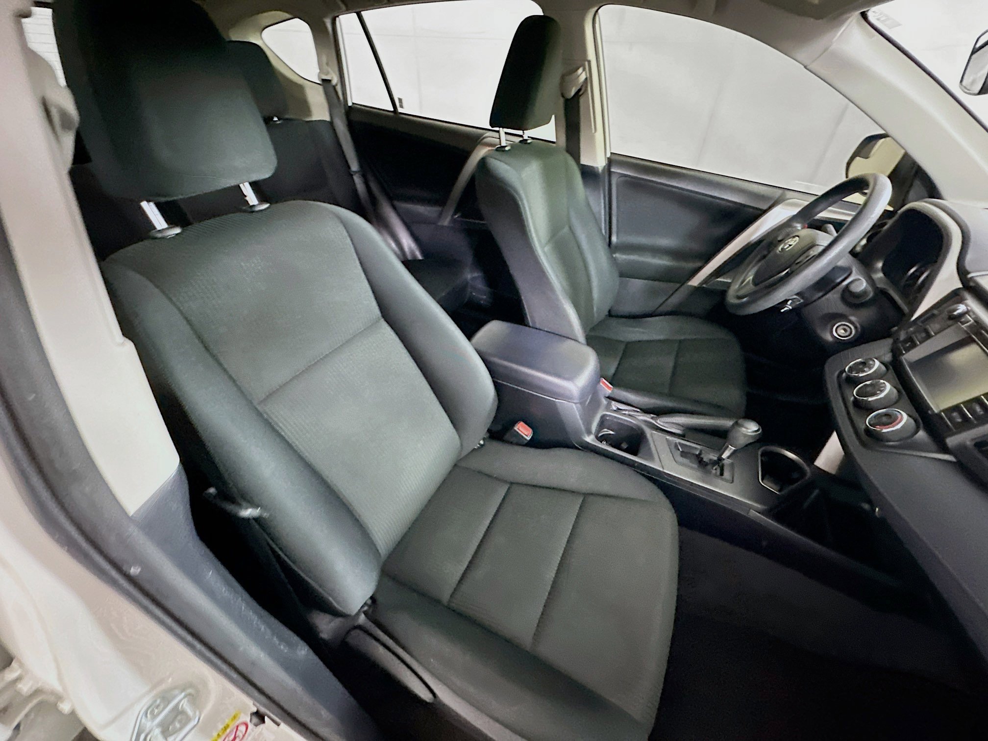 Used 2016 Toyota RAV4 LE image 29