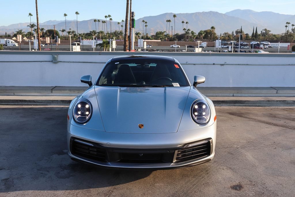 Used 2022 Porsche 911 Carrera RWD image 2