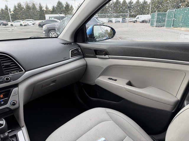 Used 2017 Hyundai Elantra SE image 19