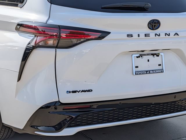 Used 2025 Toyota Sienna XSE w/ XSE Plus Package AWD/4WD image 8