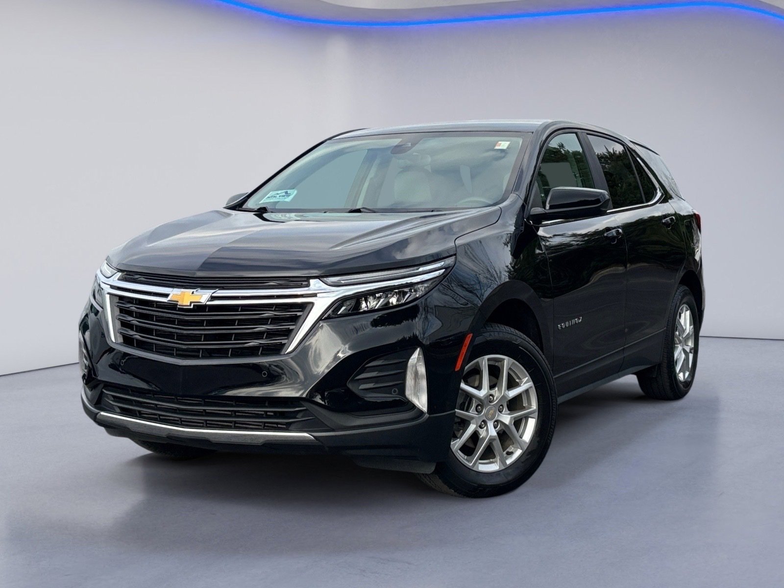 Used 2023 Chevrolet Equinox LT w/ Driver Convenience Package image 2