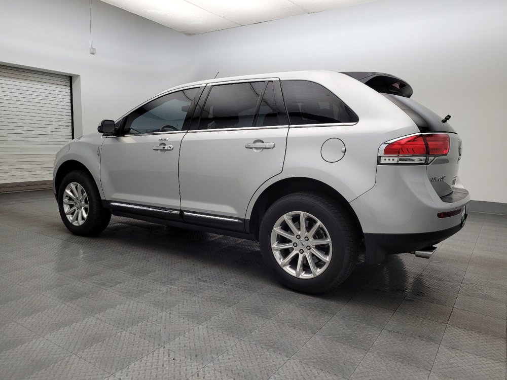 Used 2013 Lincoln MKX FWD image 3