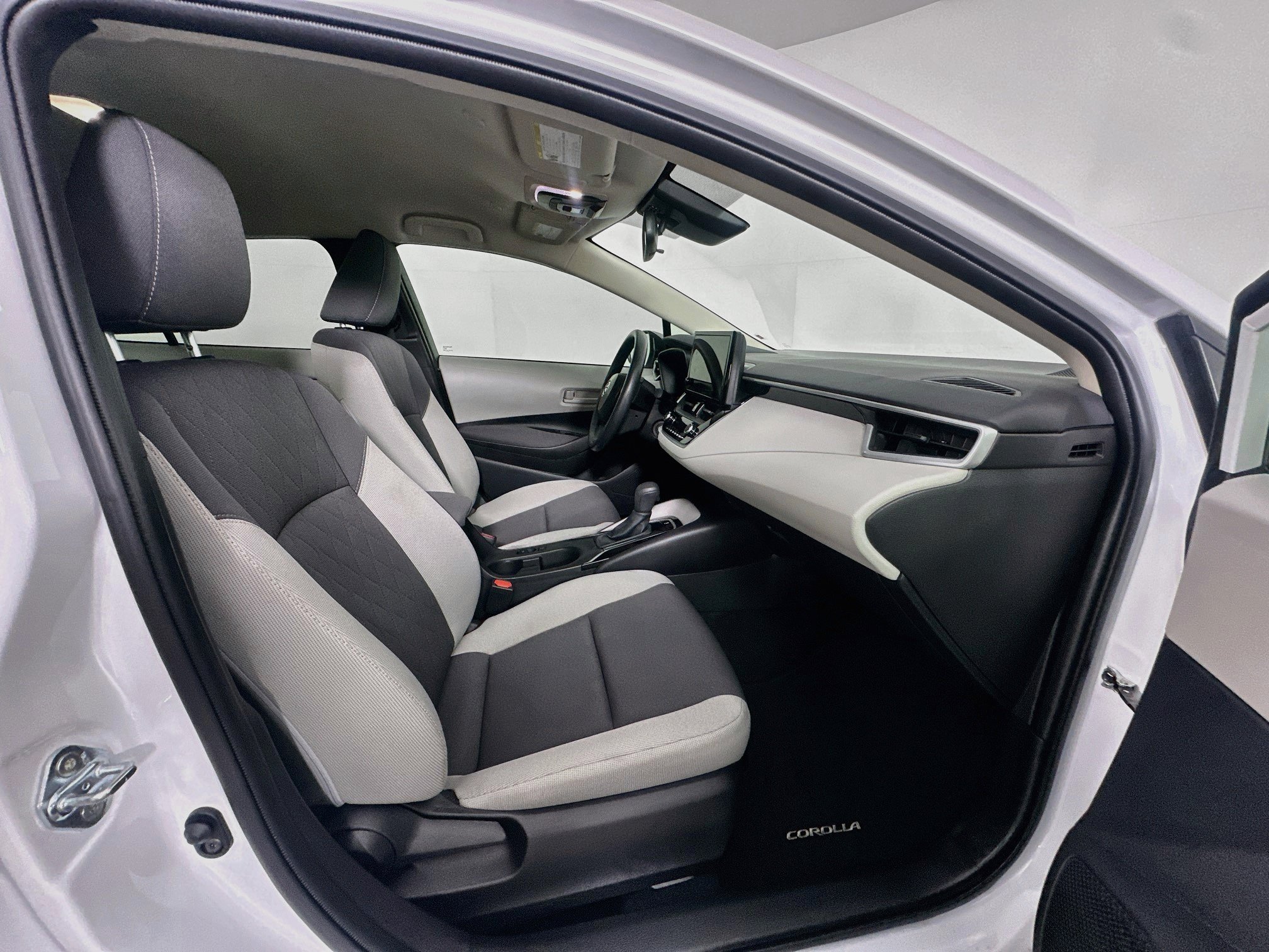 Used 2026 Toyota Corolla LE FWD image 30