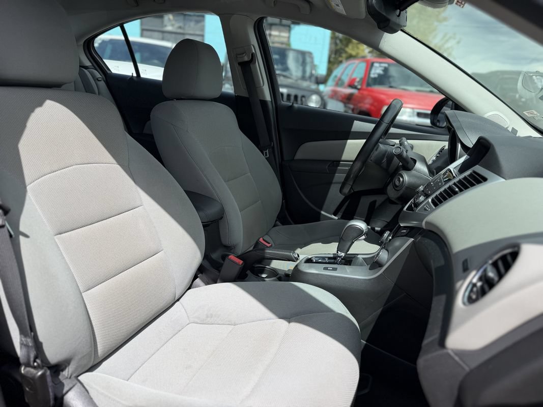 Used 2014 Chevrolet Cruze LT FWD image 7
