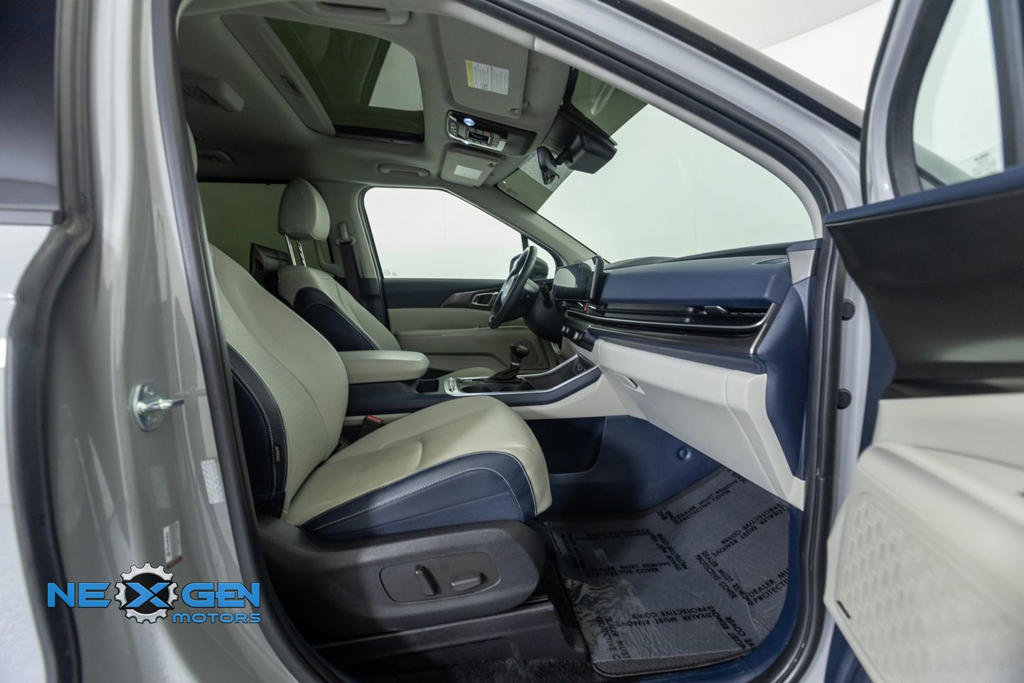 Used 2025 Kia Carnival SX Prestige FWD image 42