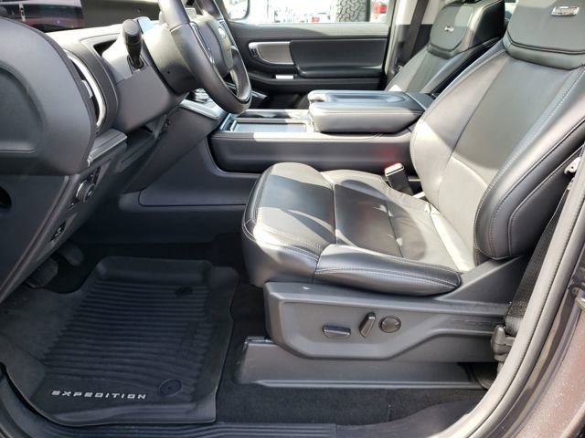 Used 2025 Ford Expedition Max Platinum image 17