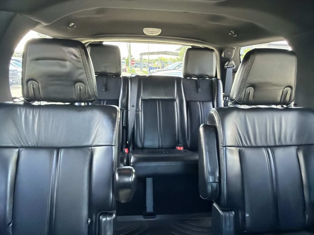 Used 2017 Lincoln Navigator Select RWD image 10
