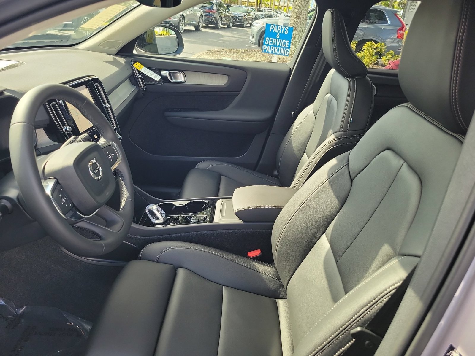 New 2026 Volvo XC40 B5 Plus w/ Climate Package AWD/4WD image 6