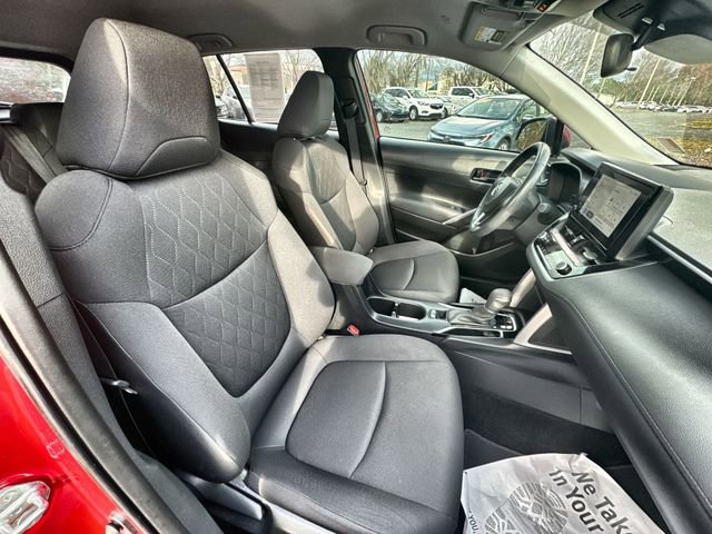 Used 2023 Toyota Corolla Cross LE image 32