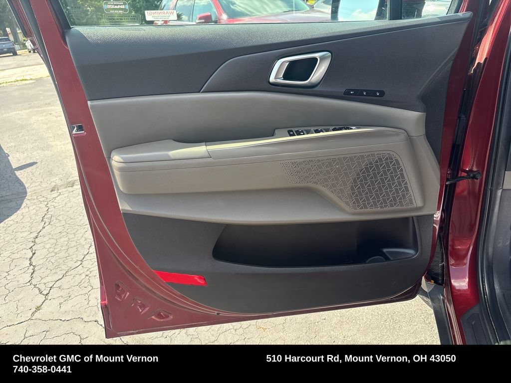Used 2025 Kia Carnival EX FWD image 13
