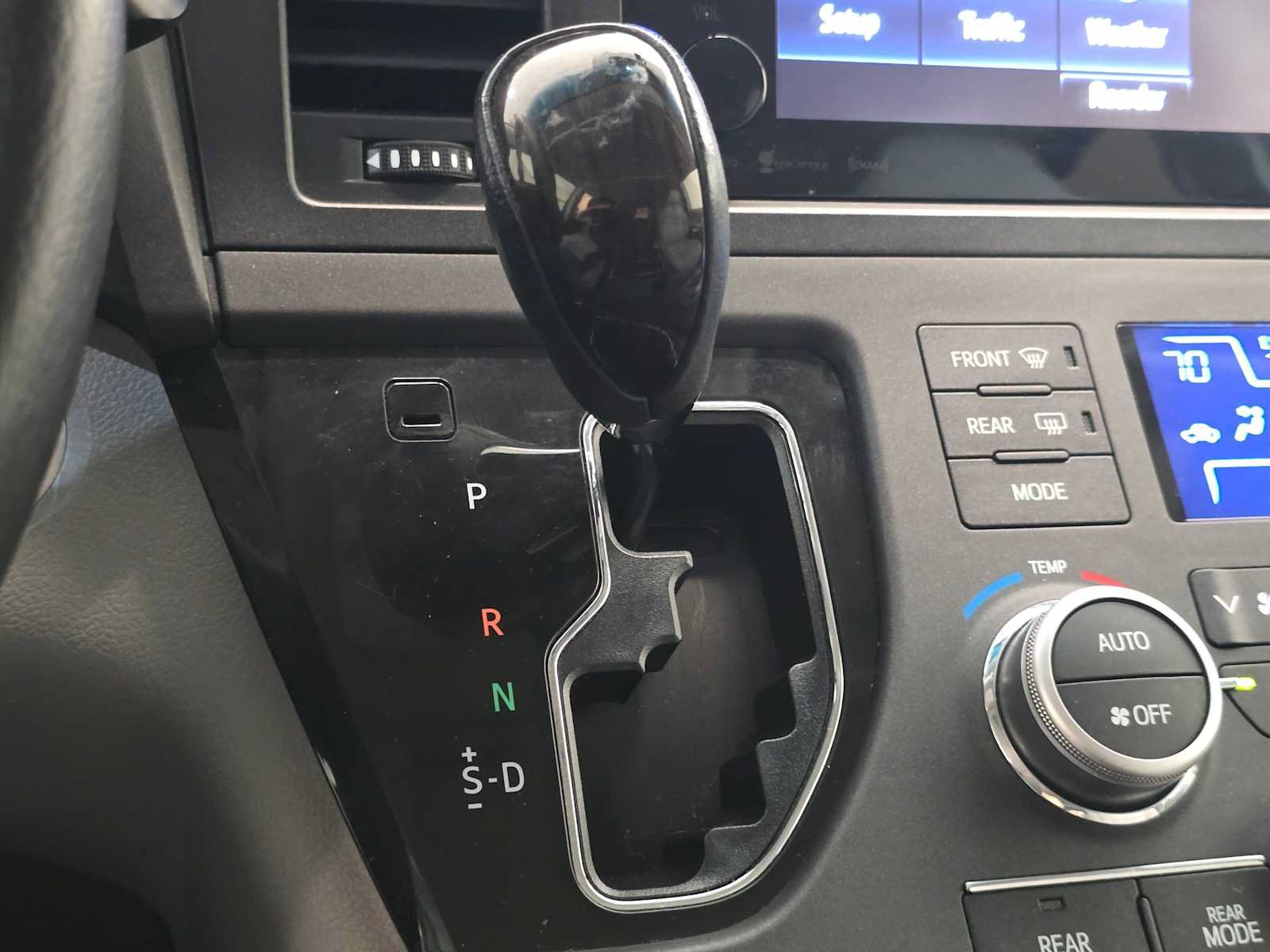 Used 2017 Toyota Sienna XLE FWD image 16