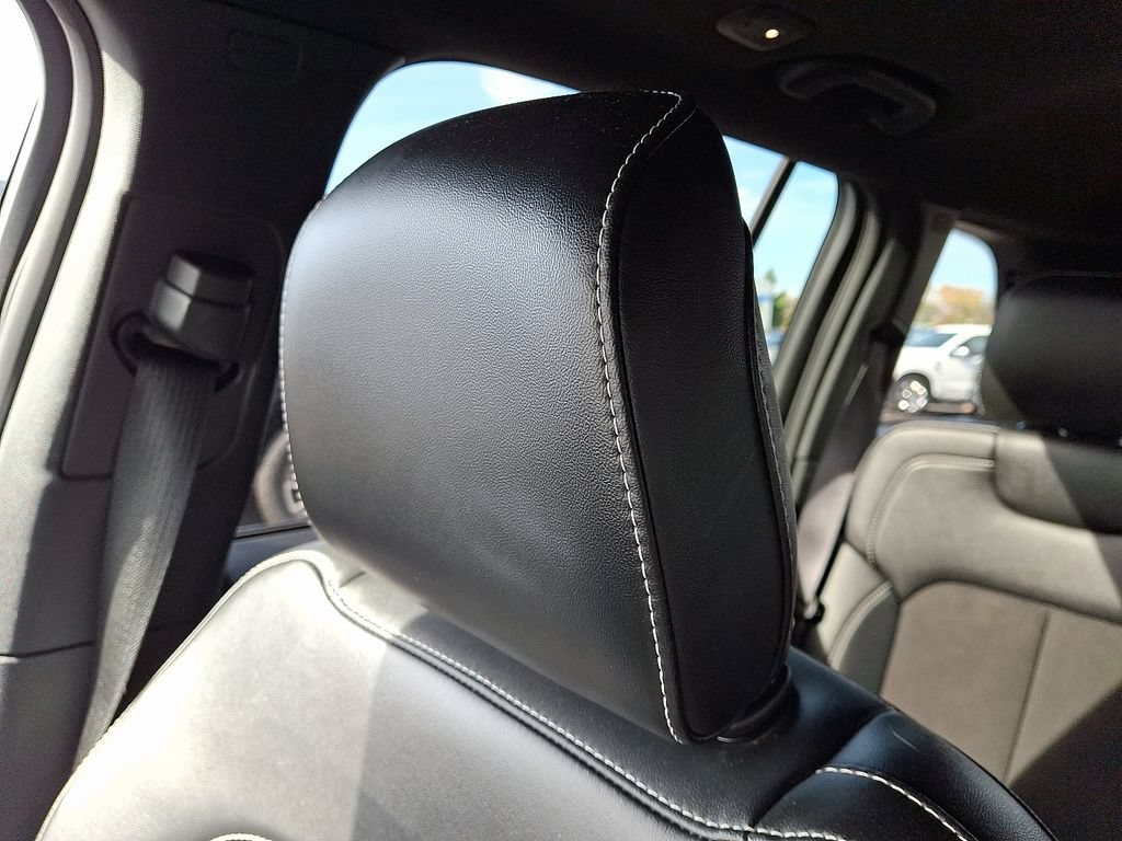 Used 2023 Jeep Grand Cherokee Altitude AWD/4WD image 18