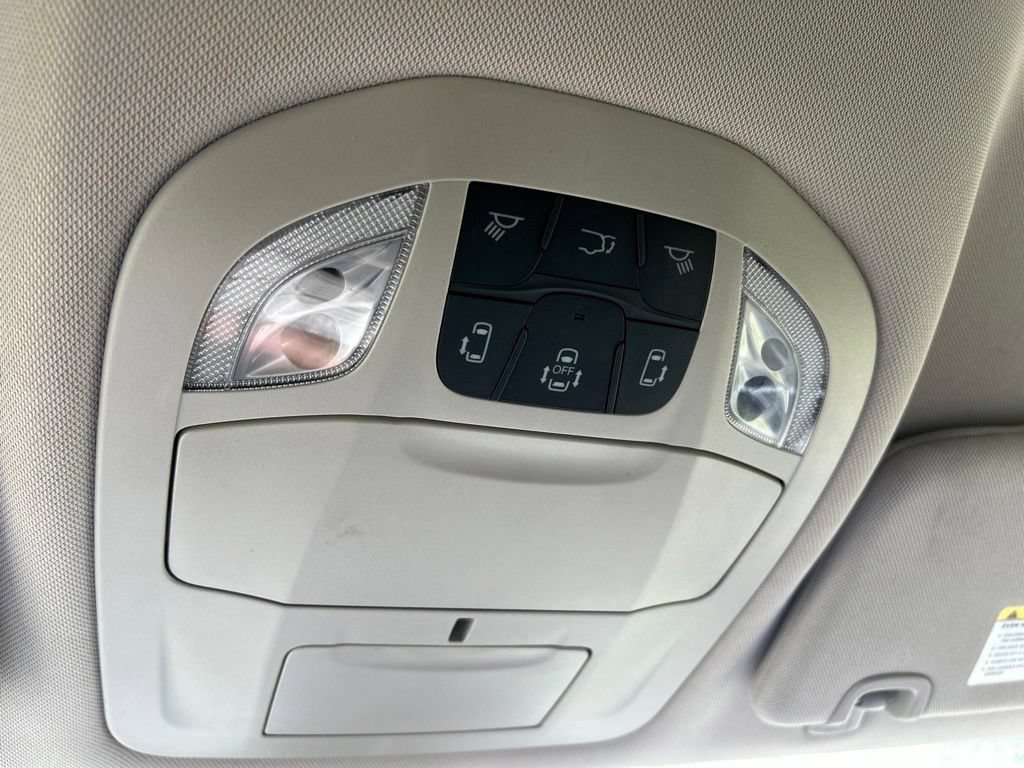 Used 2023 Chrysler Pacifica Touring-L FWD image 37