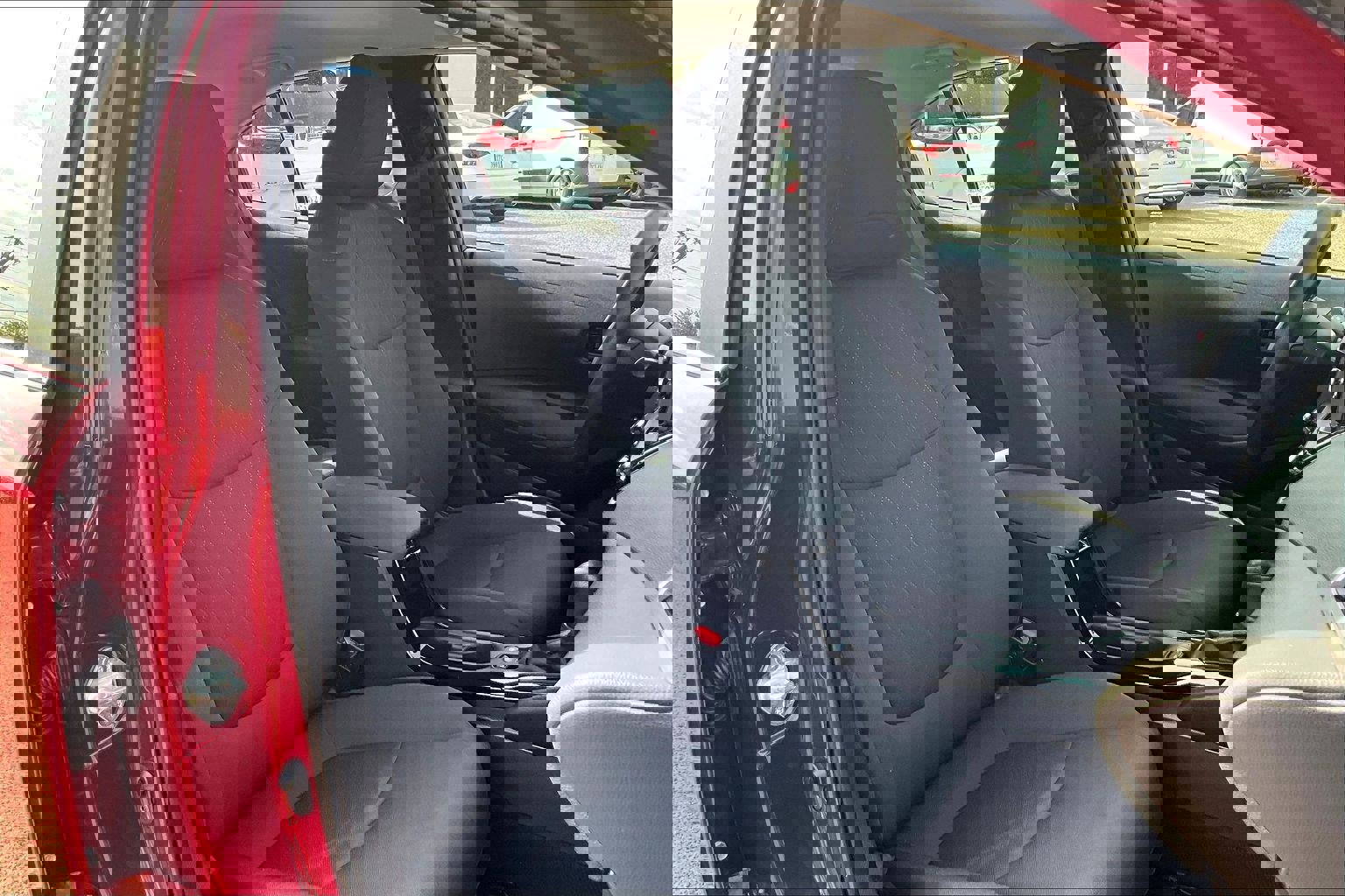 Used 2022 Toyota Corolla LE FWD image 7