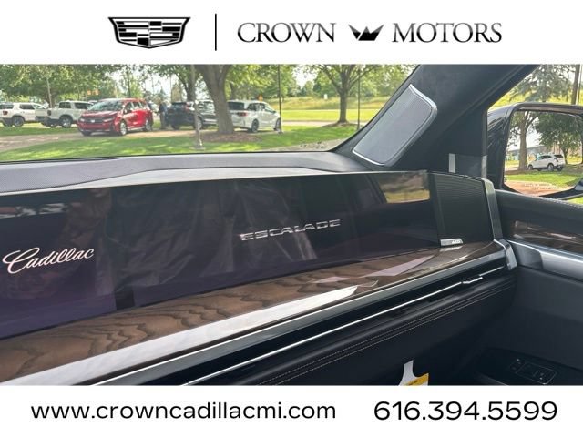 New 2026 Cadillac Escalade ESV Platinum Sport w/ LPO, ONYX Package AWD/4WD image 16