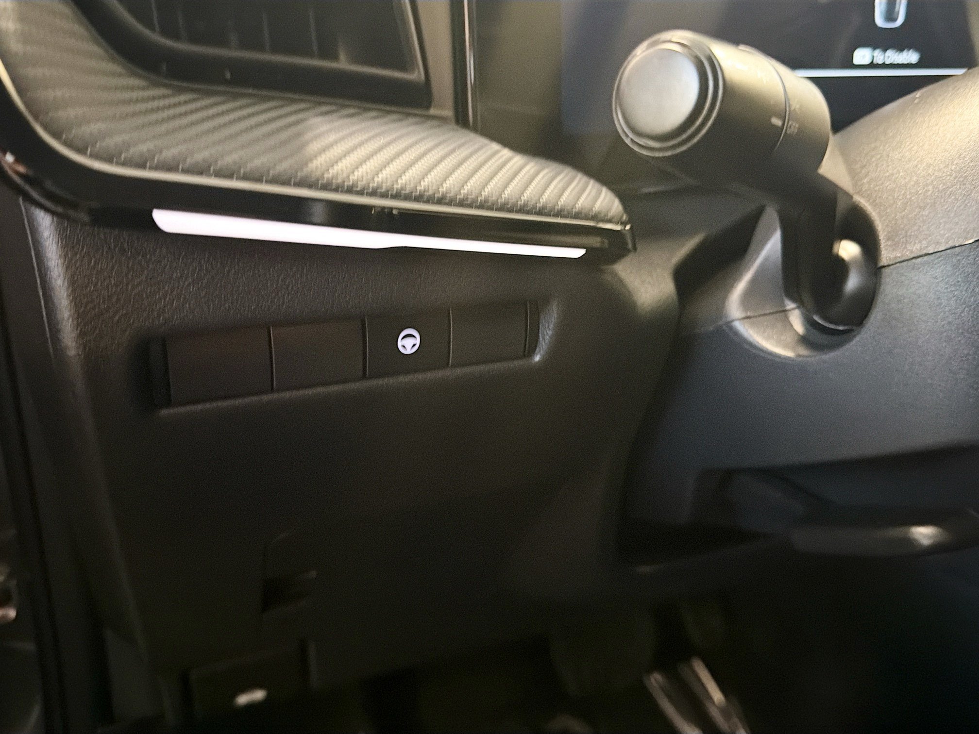 Used 2025 Nissan Kicks SR AWD/4WD image 17