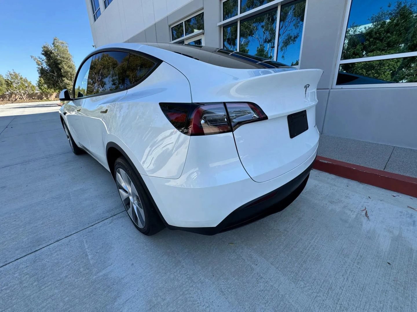 Used 2022 Tesla Model Y Long Range AWD/4WD image 6