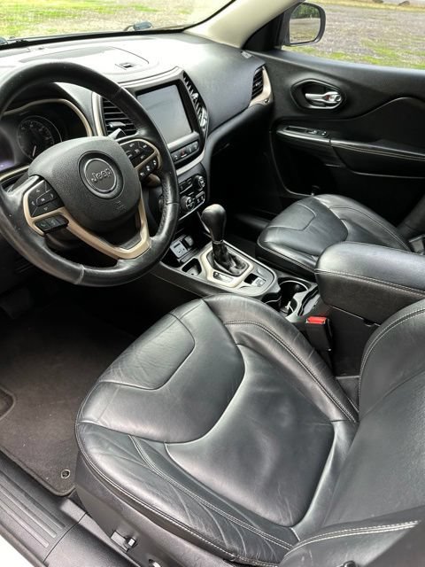 Used 2014 Jeep Cherokee Limited w/ Technology Group FWD image 12