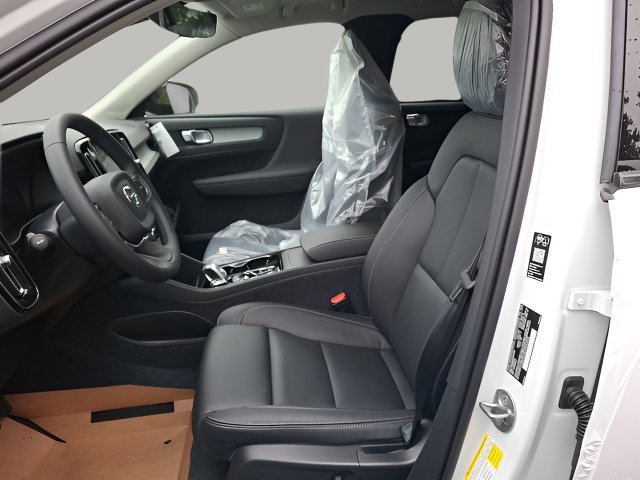 New 2026 Volvo XC40 B5 Plus w/ Protection Package Premier AWD/4WD image 5