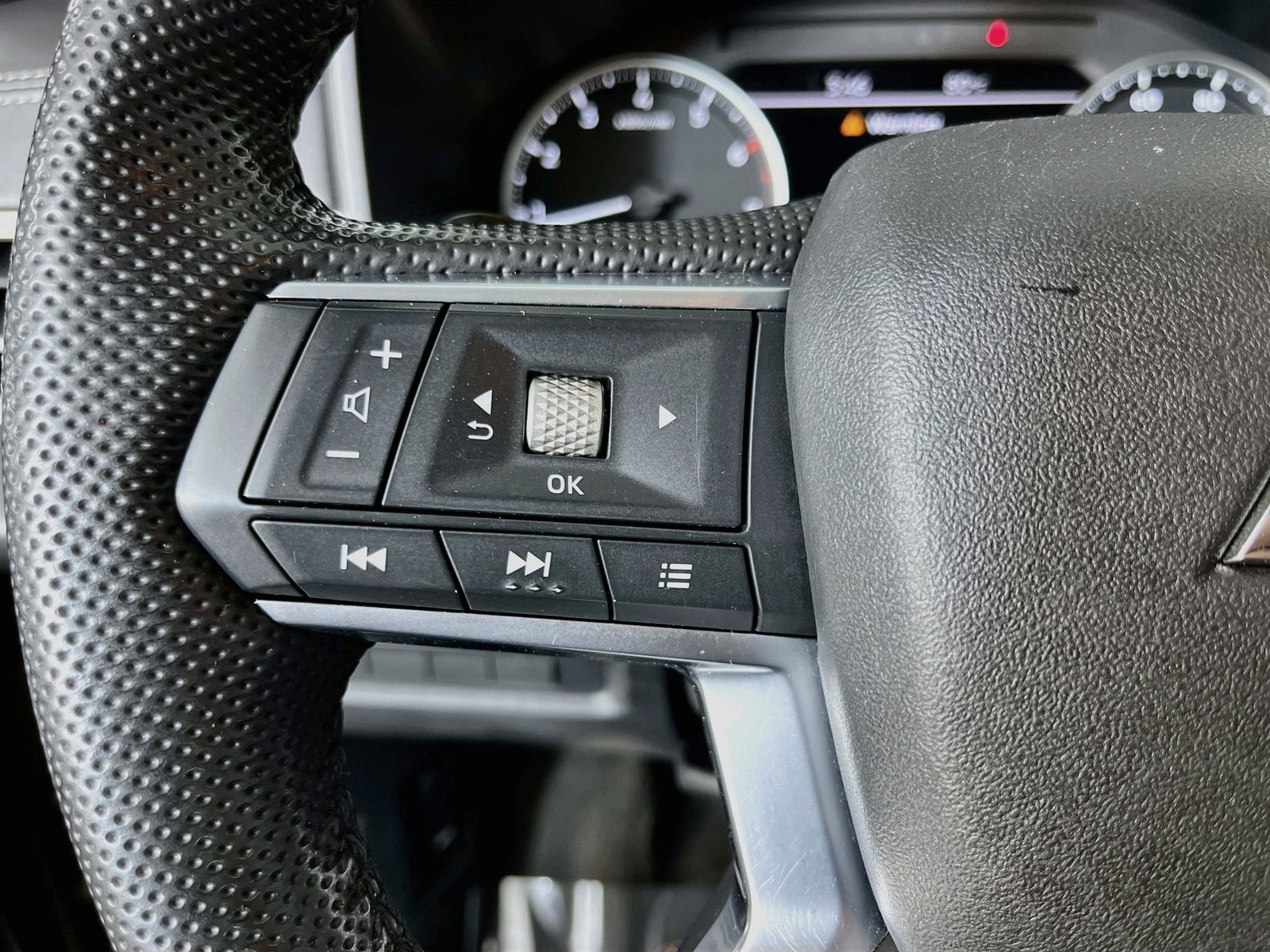 Used 2023 Mitsubishi Outlander SE AWD/4WD image 13