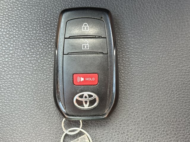 Used 2025 Toyota Corolla Cross XLE FWD image 23