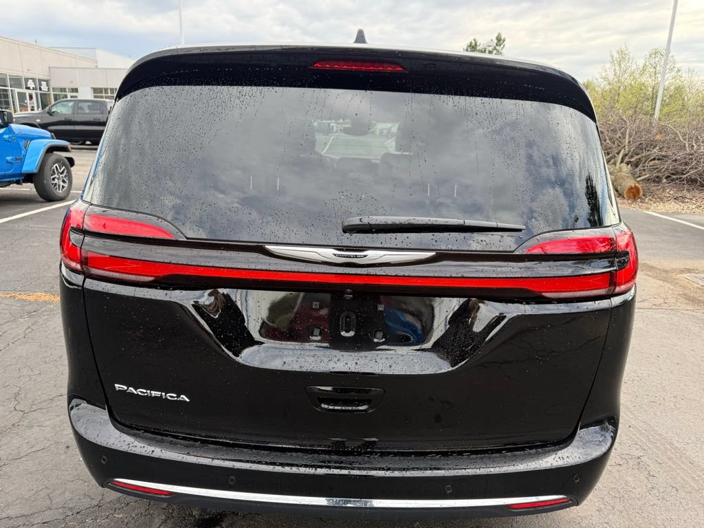 New 2026 Chrysler Pacifica Select FWD image 4