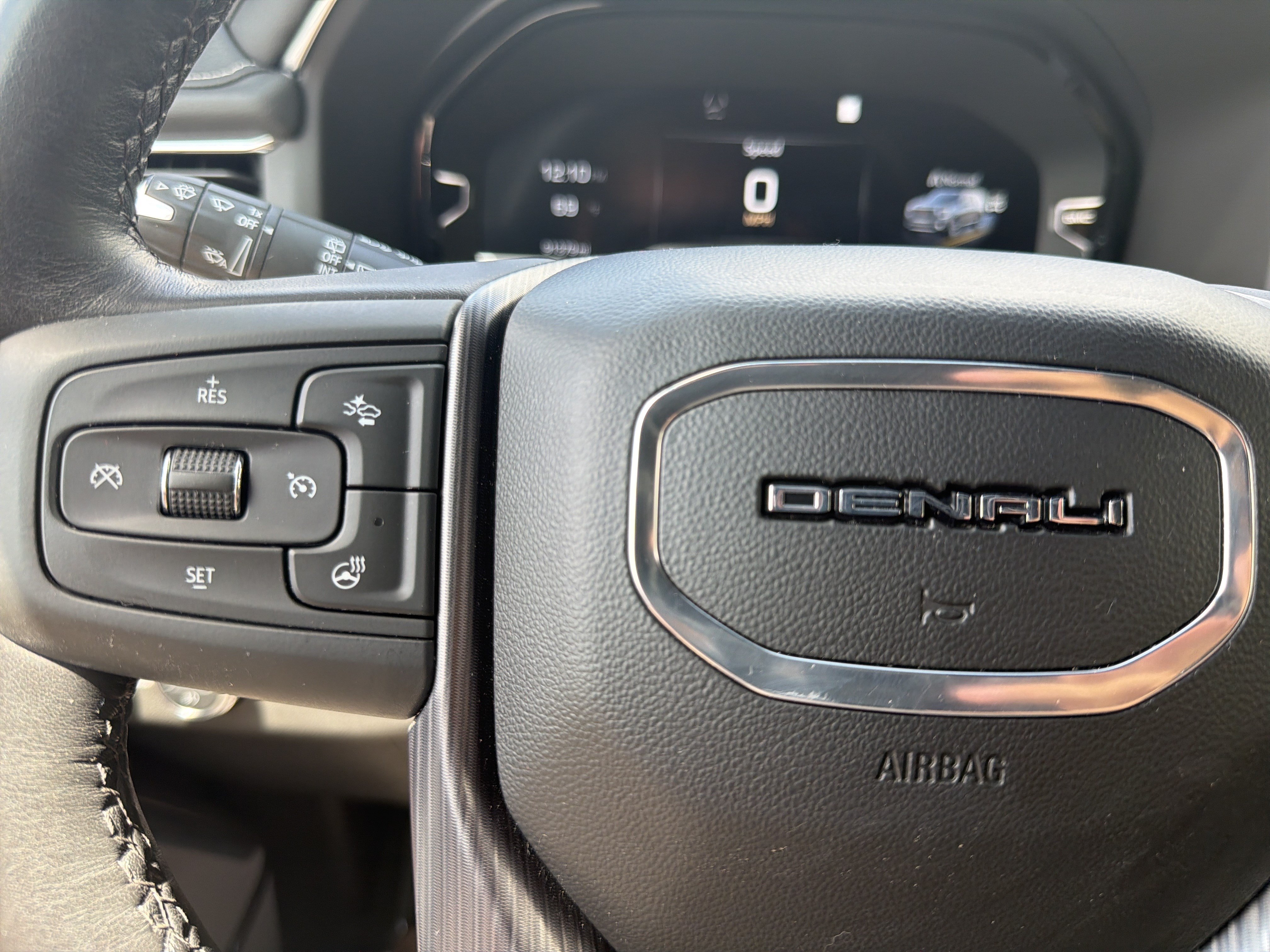Certified 2023 GMC Yukon XL Denali Ultimate AWD/4WD image 31
