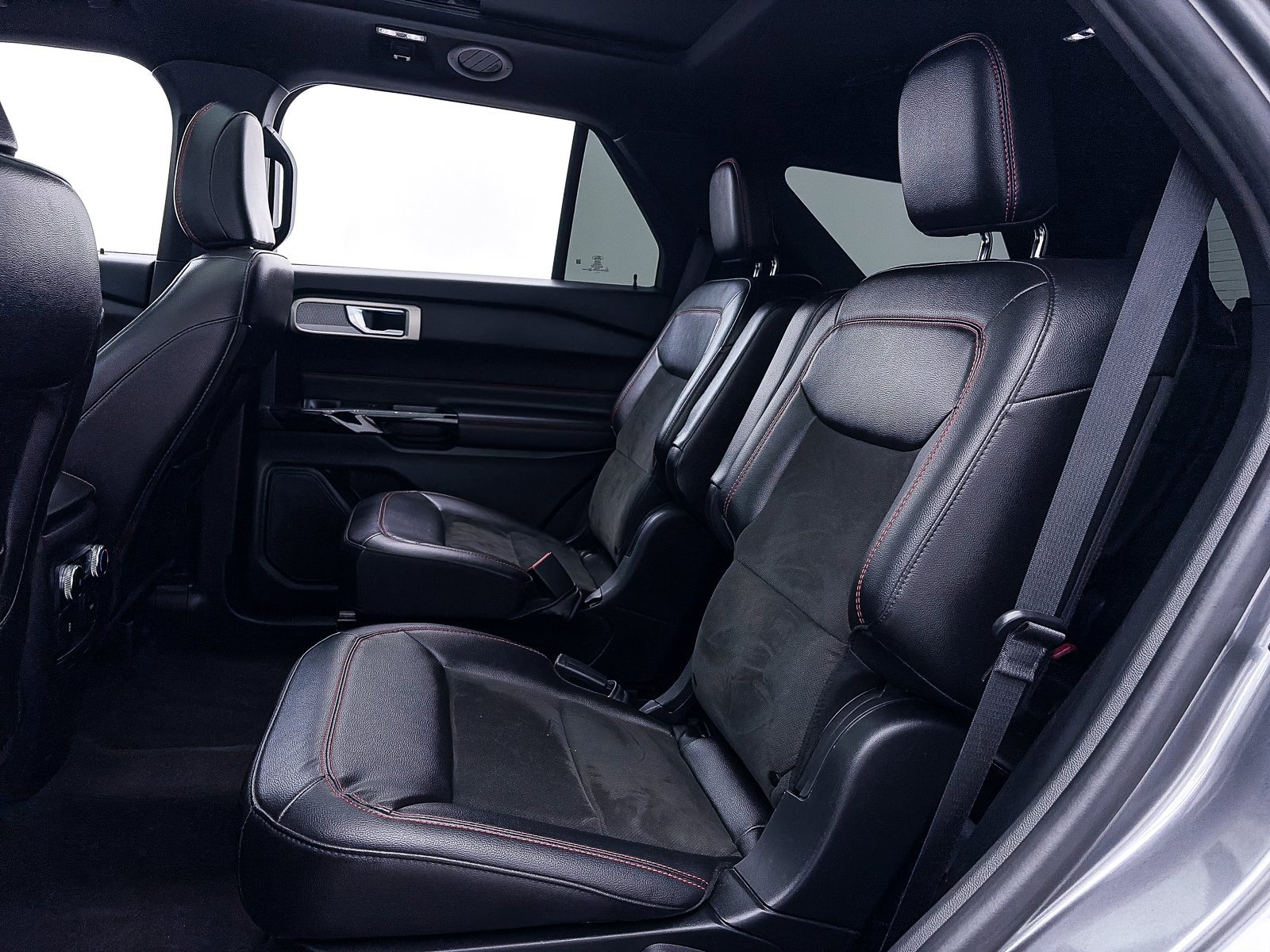 Used 2023 Ford Explorer ST-Line w/ Class IV Trailer Tow Package image 39