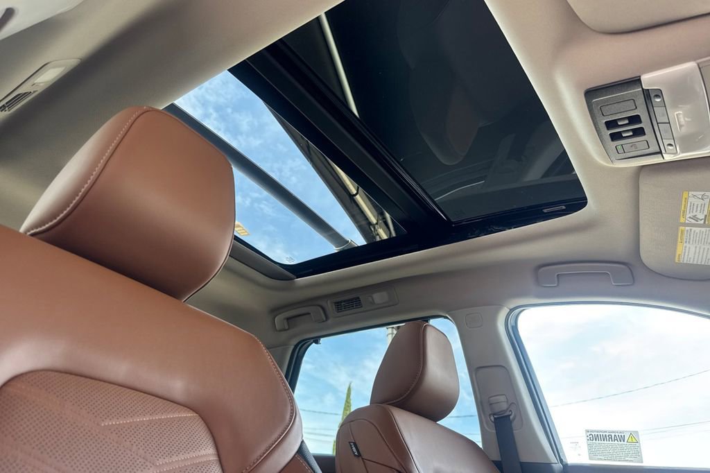 Used 2025 Nissan Pathfinder Platinum w/ Cargo Package AWD/4WD image 16
