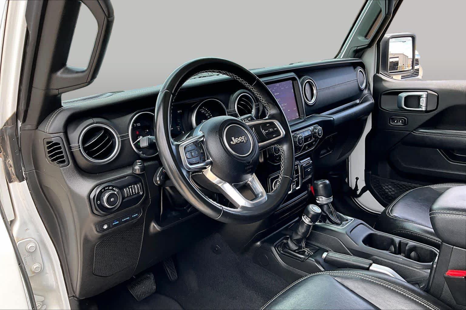 Used 2022 Jeep Wrangler Unlimited Sahara AWD/4WD image 16