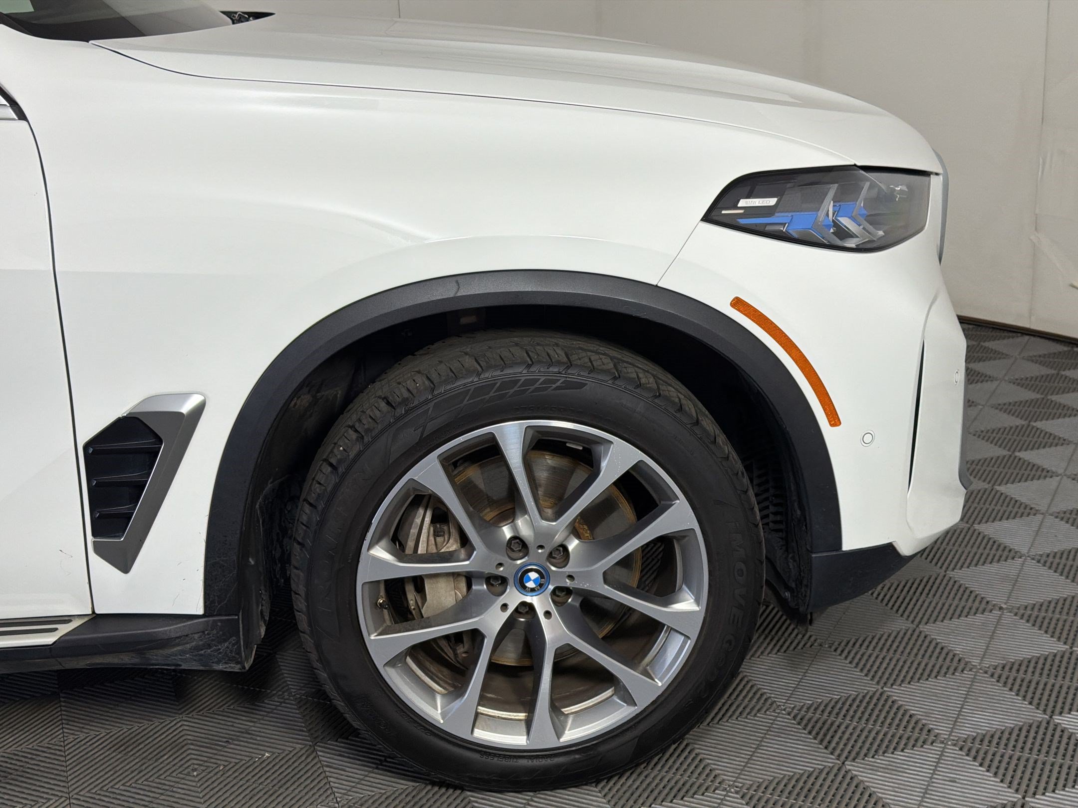 Used 2025 BMW X5 xDrive50e AWD/4WD image 13