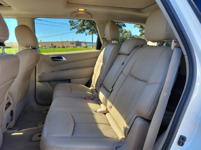Used 2015 Nissan Pathfinder Platinum w/ Cargo Package FWD image 22