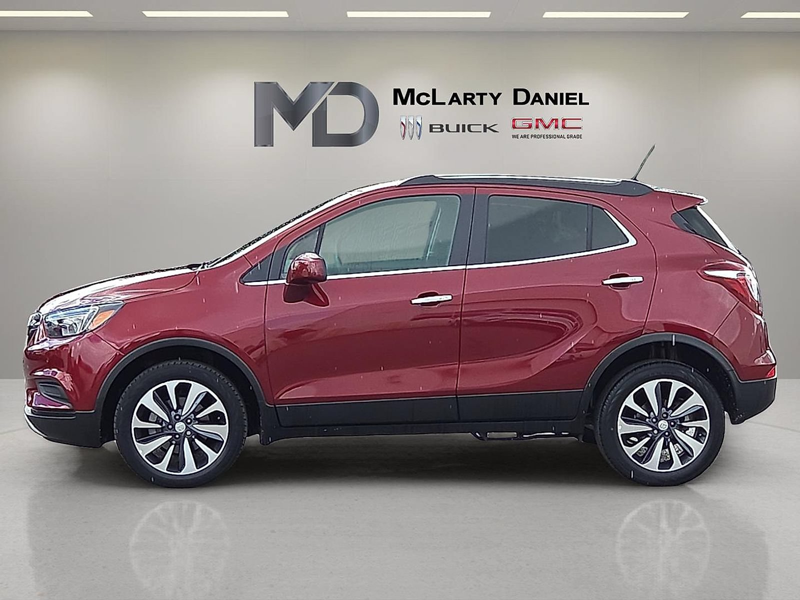 Used 2022 Buick Encore Preferred w/ Safety Package II AWD/4WD image 2