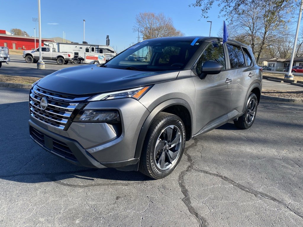 Used 2024 Nissan Rogue SV image 4