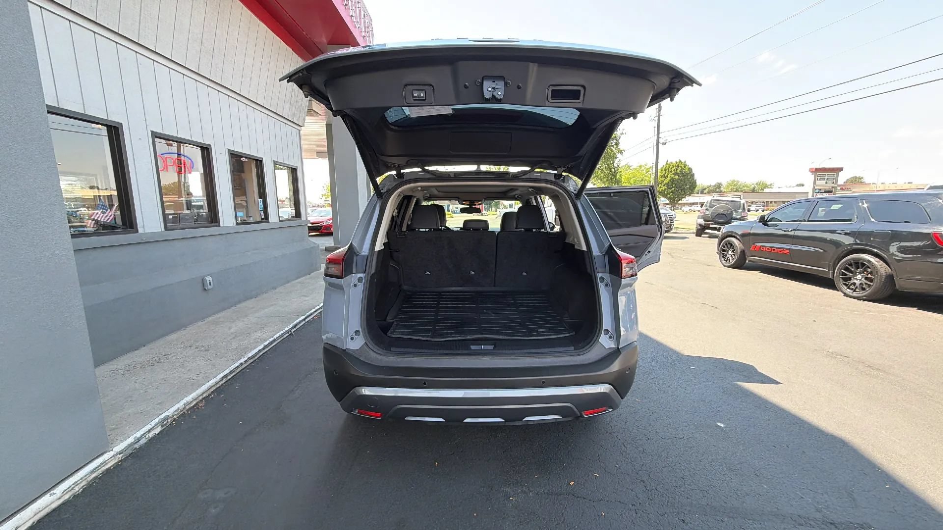 Used 2023 Nissan Rogue SL w/ SL Premium Package AWD/4WD image 18