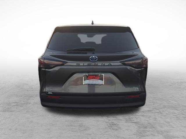 Certified 2025 Toyota Sienna LE FWD image 6
