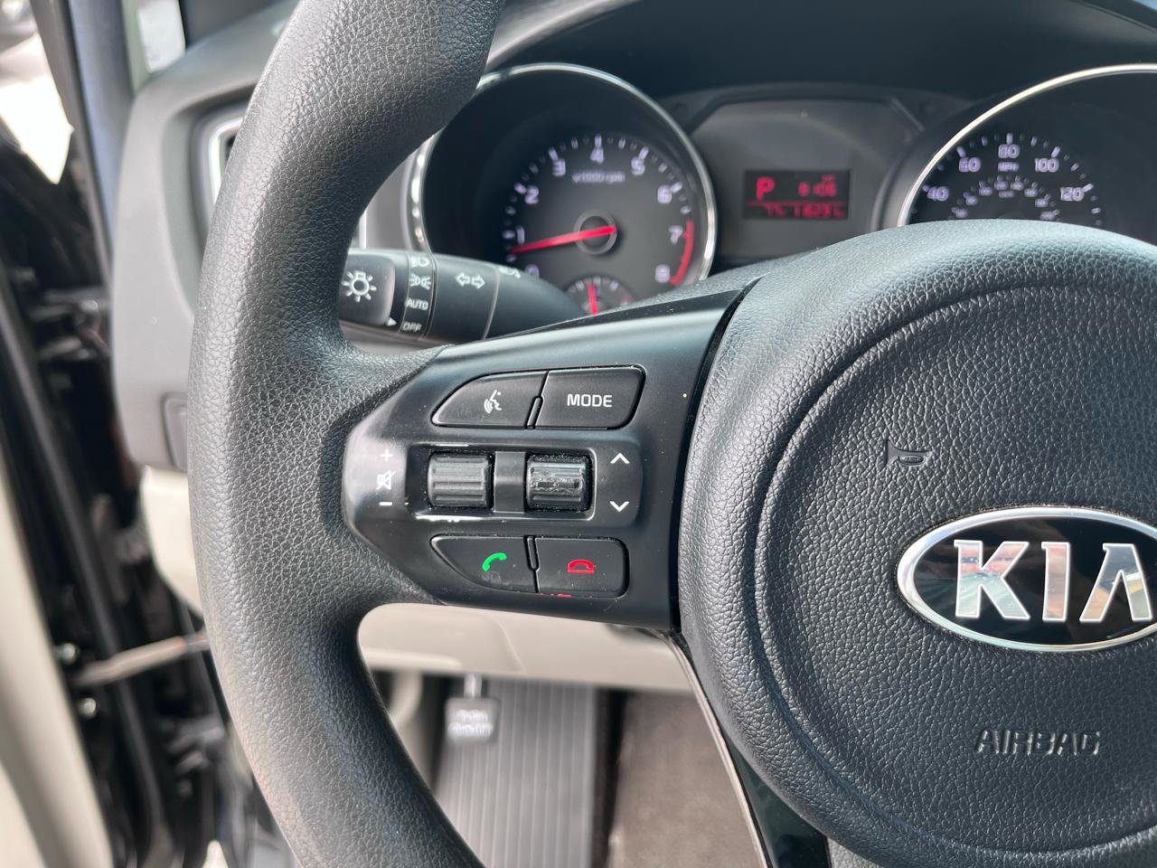 Used 2016 Kia Sedona LX w/ Option Group 020 FWD image 27
