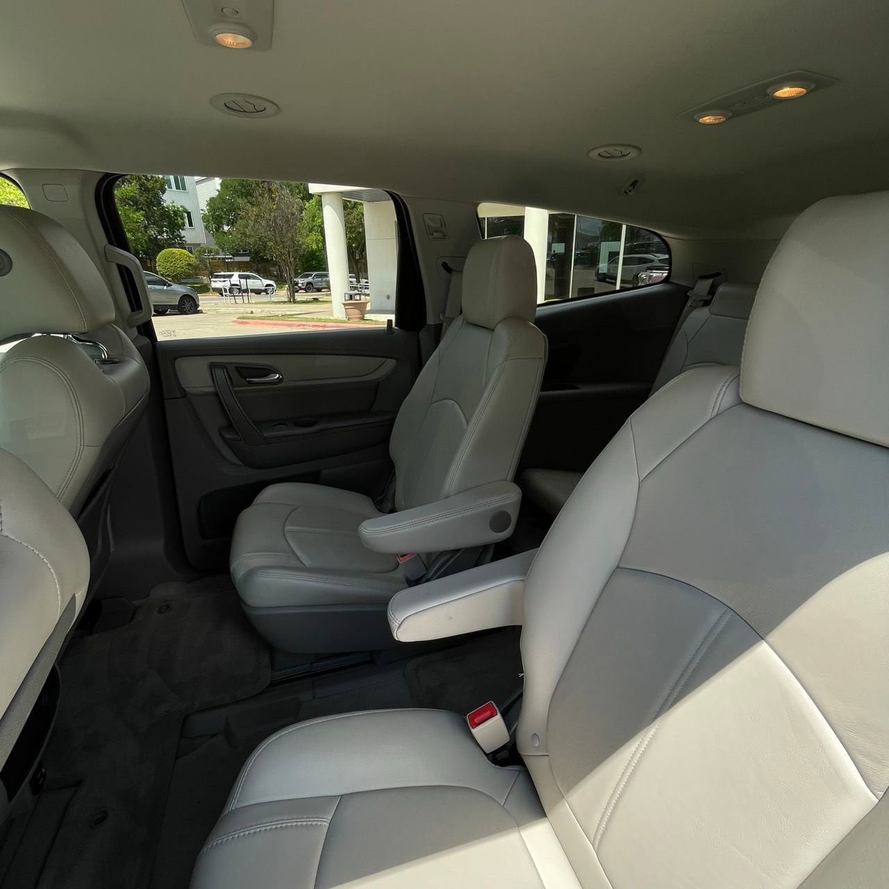 Used 2017 Chevrolet Traverse LT FWD image 22