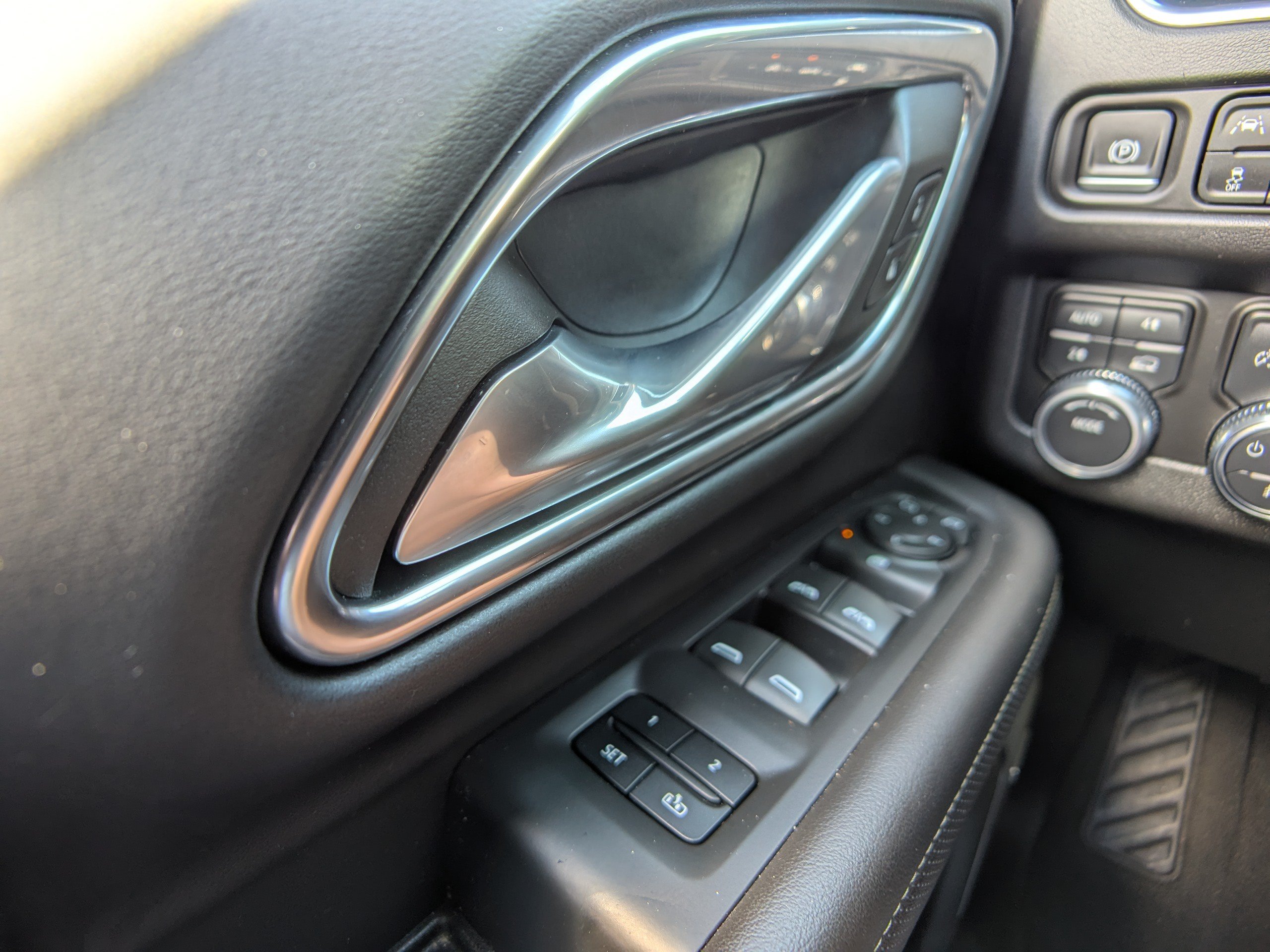 Used 2023 GMC Yukon SLT AWD/4WD image 26