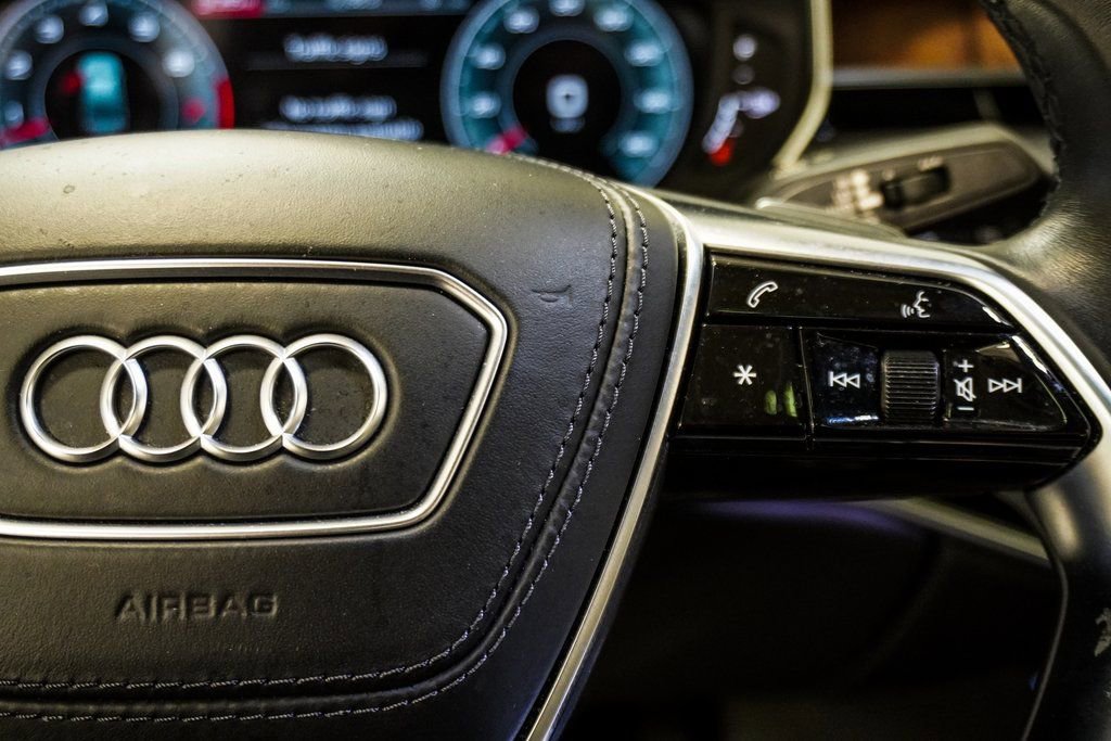 Used 2022 Audi A8 L 3.0T w/ Luxury Package image 31