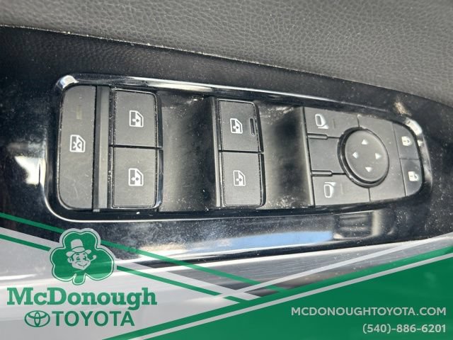 Used 2025 Nissan Pathfinder SL AWD/4WD image 18