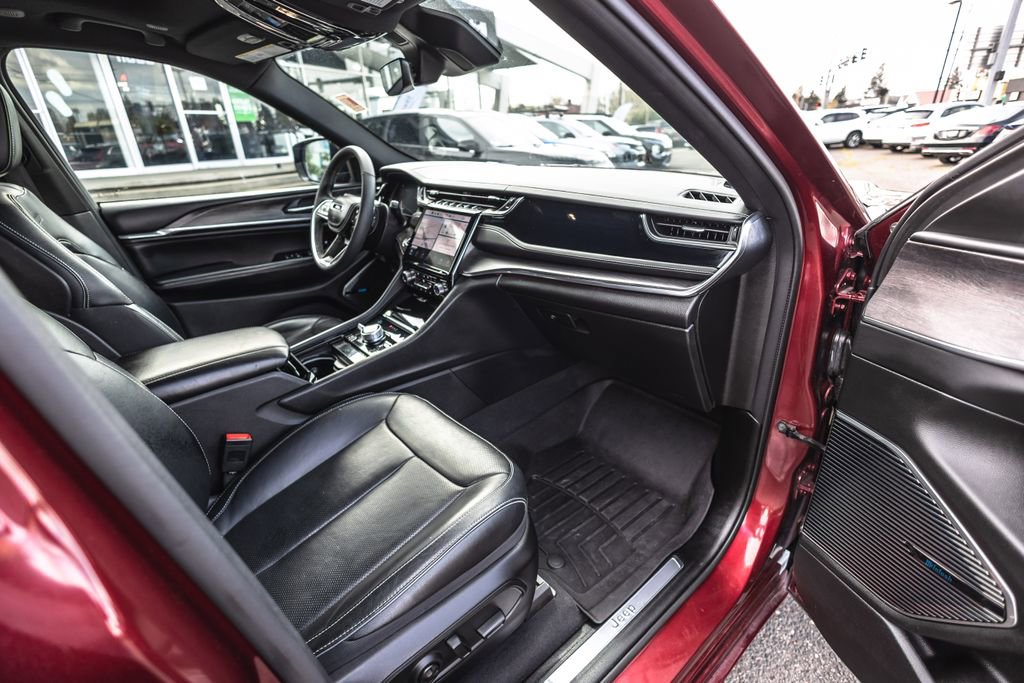 Used 2023 Jeep Grand Cherokee Overland w/ Rear Seat Video Group I AWD/4WD image 28