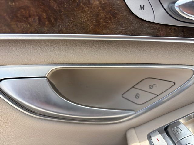 Used 2017 Mercedes-Benz GLC 300 4MATIC w/ Premium 3 Package image 21