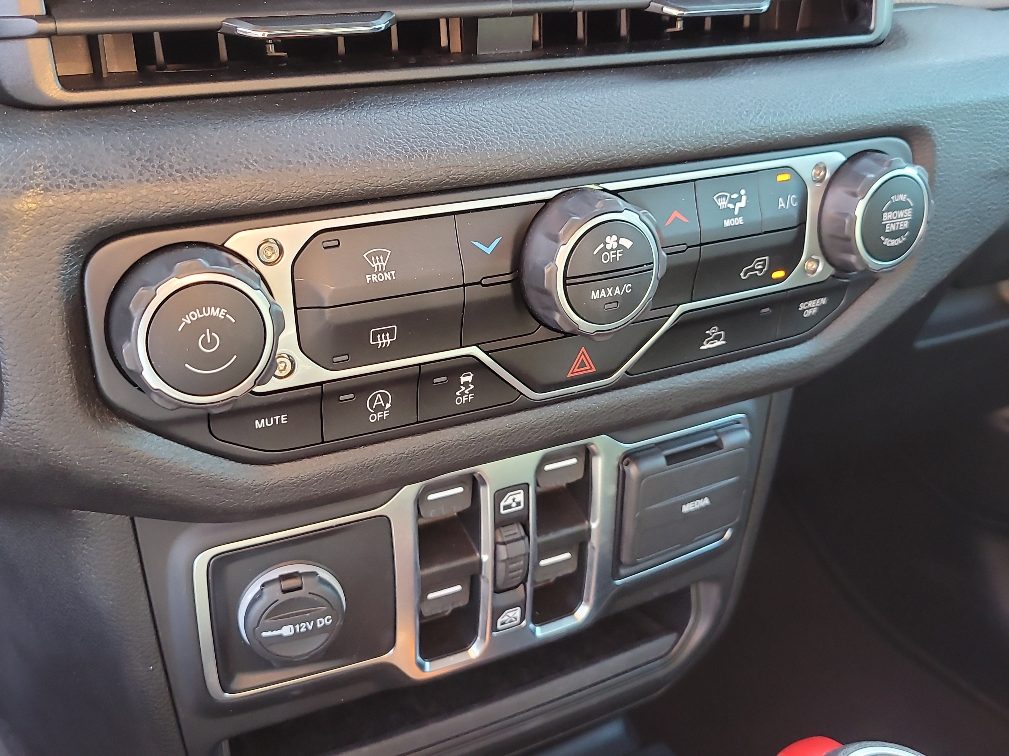 Used 2025 Jeep Wrangler Sport S image 22