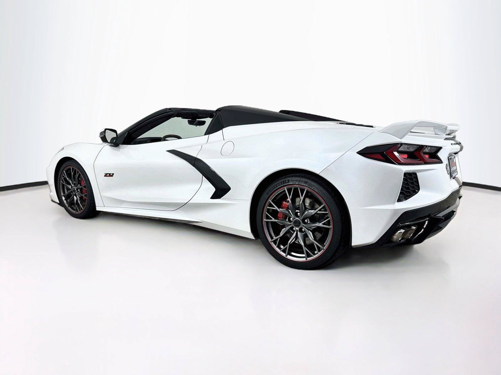 Used 2023 Chevrolet Corvette Stingray Premium Conv w/ Z51 Performance Package RWD image 3
