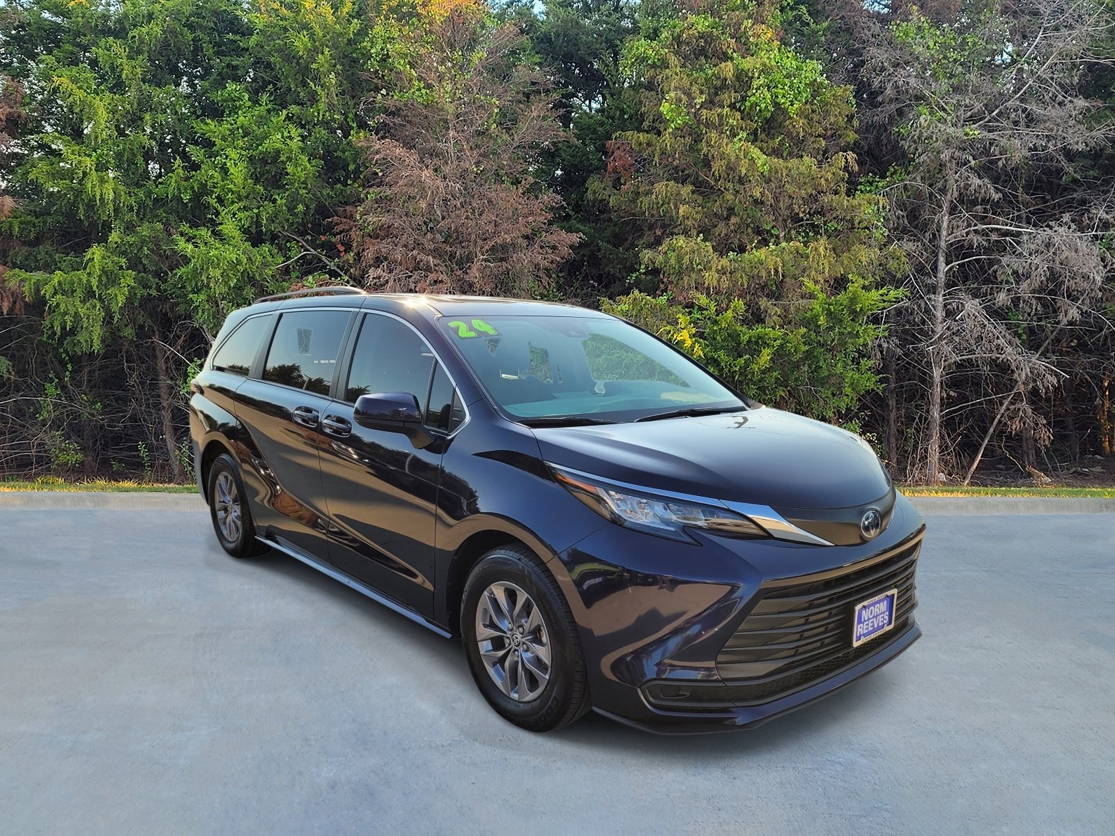 Used 2023 Toyota Sienna LE w/ LE Plus Package FWD image 16