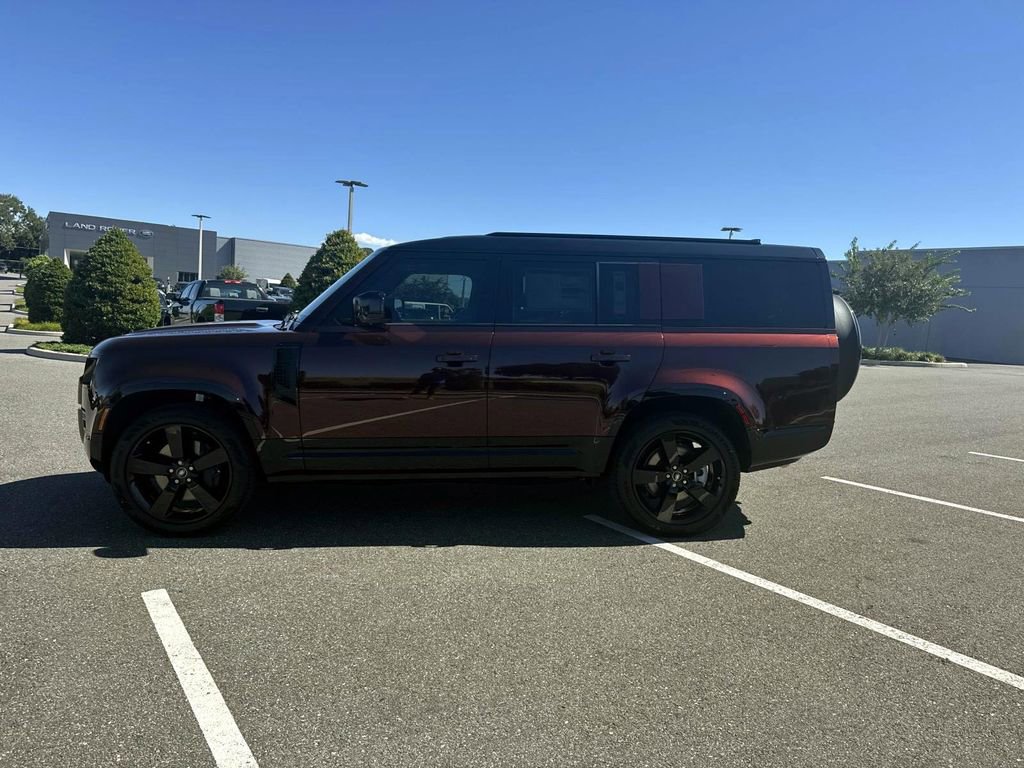 New 2025 Land Rover Defender 130 X-Dynamic SE image 2